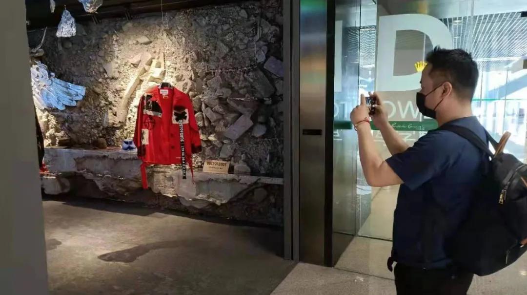 聚是一团火散是满天星完整的,聚是一团火散是满天星