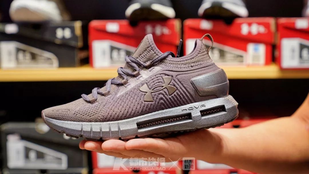 身上穿了假的耐克,年轻人都穿的耐克阿迪是不是真的