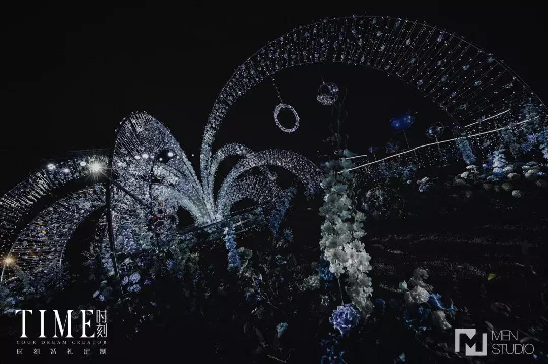 一场由3000米星星灯组成的梦幻婚礼《星夜花园》
