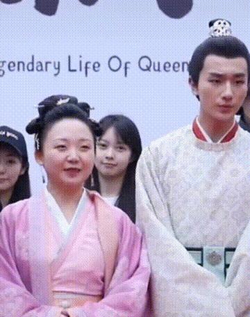 辣目洋子被搭档嫌丑?开机仪式上男主全程臭脸,全身抗拒不互动