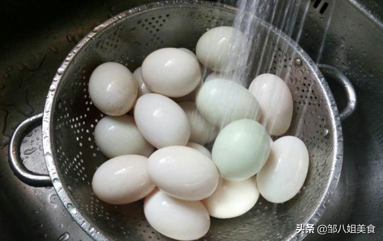 腌咸鸭蛋不放白酒怎么腌,腌咸鸭蛋不加盐的做法