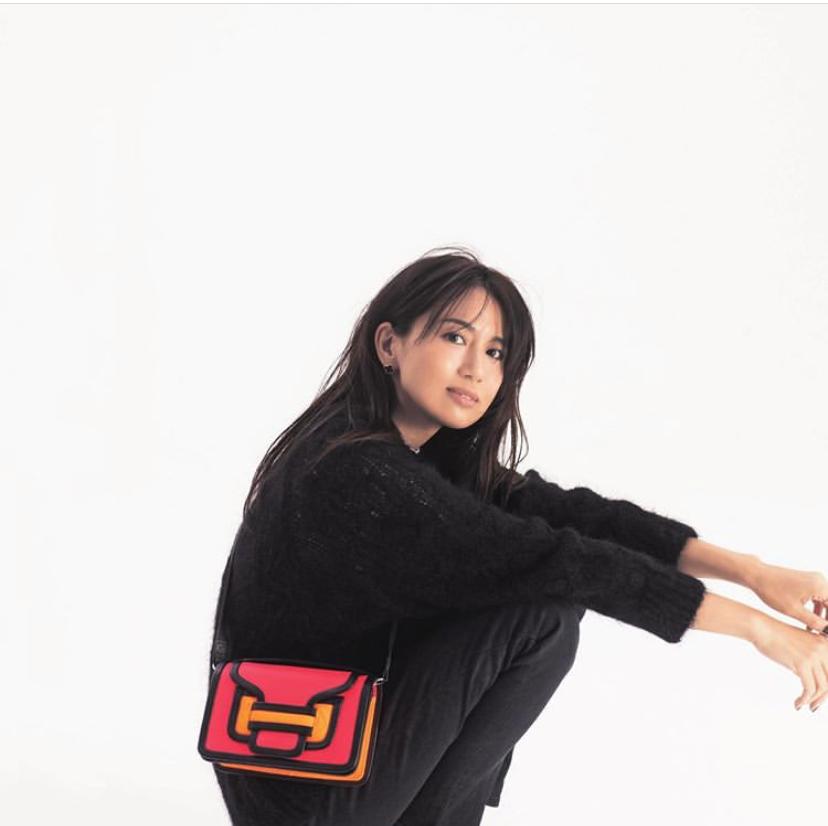 工作女性适合背哪些小众包包,大容量百搭通勤包多种背法