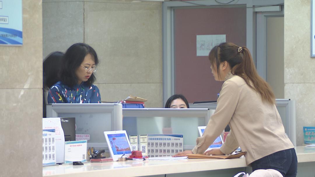 本市大力推动政务服务一网通办,政务服务一网通办百姓办事更方便