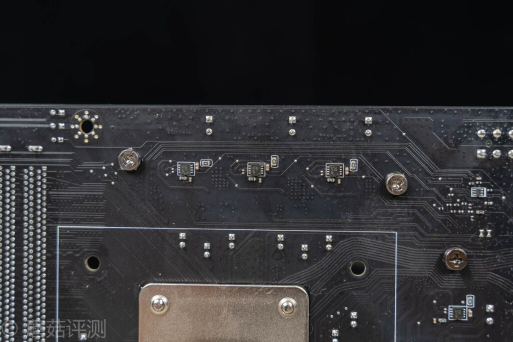 不以电感数量，论供电能力好坏、微星B460M火箭炮主板评测