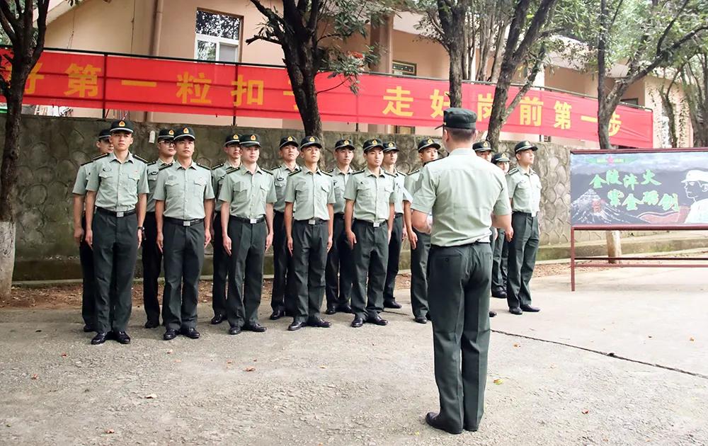 【淬火一道杠，亮剑一颗星】少尉“创造营”开训了
