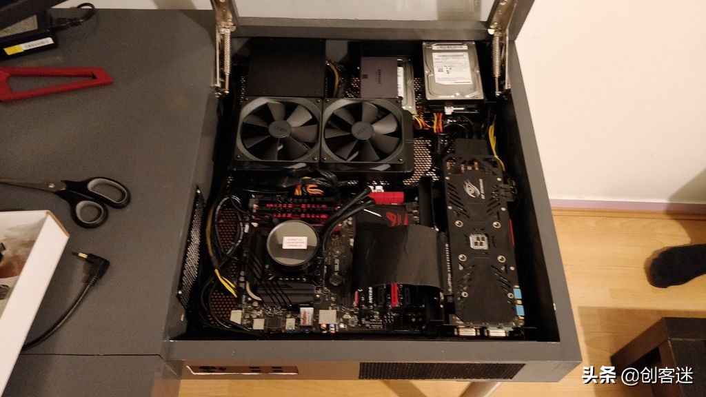 一体式机箱水冷电脑桌教程,国外自制水冷电脑桌