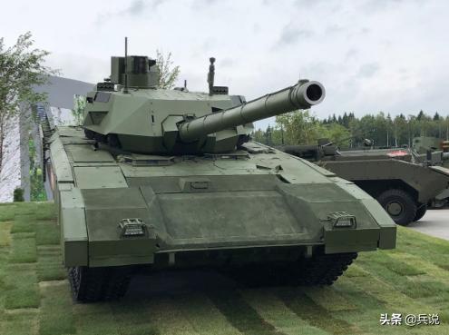 俄军真的穷了？当年计划5年装备2300辆T14，结果一年才采购12辆