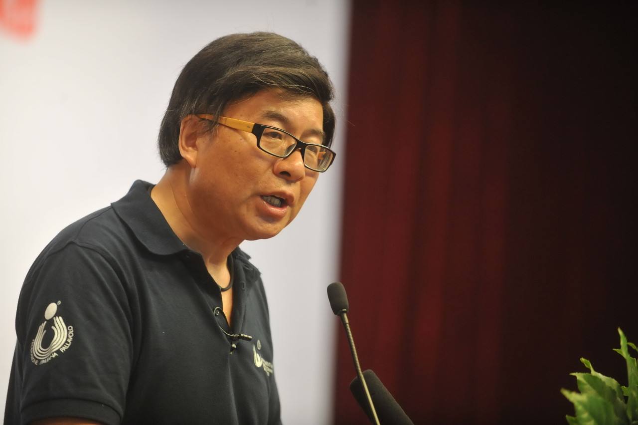 62岁央视名嘴当实习生，韩乔生称要进军二次元，口误语录曾出书