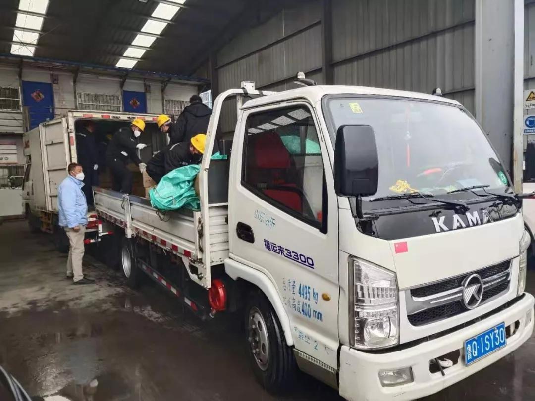 有困难我们一起扛的句子,所有困难我们一起来扛是什么歌名