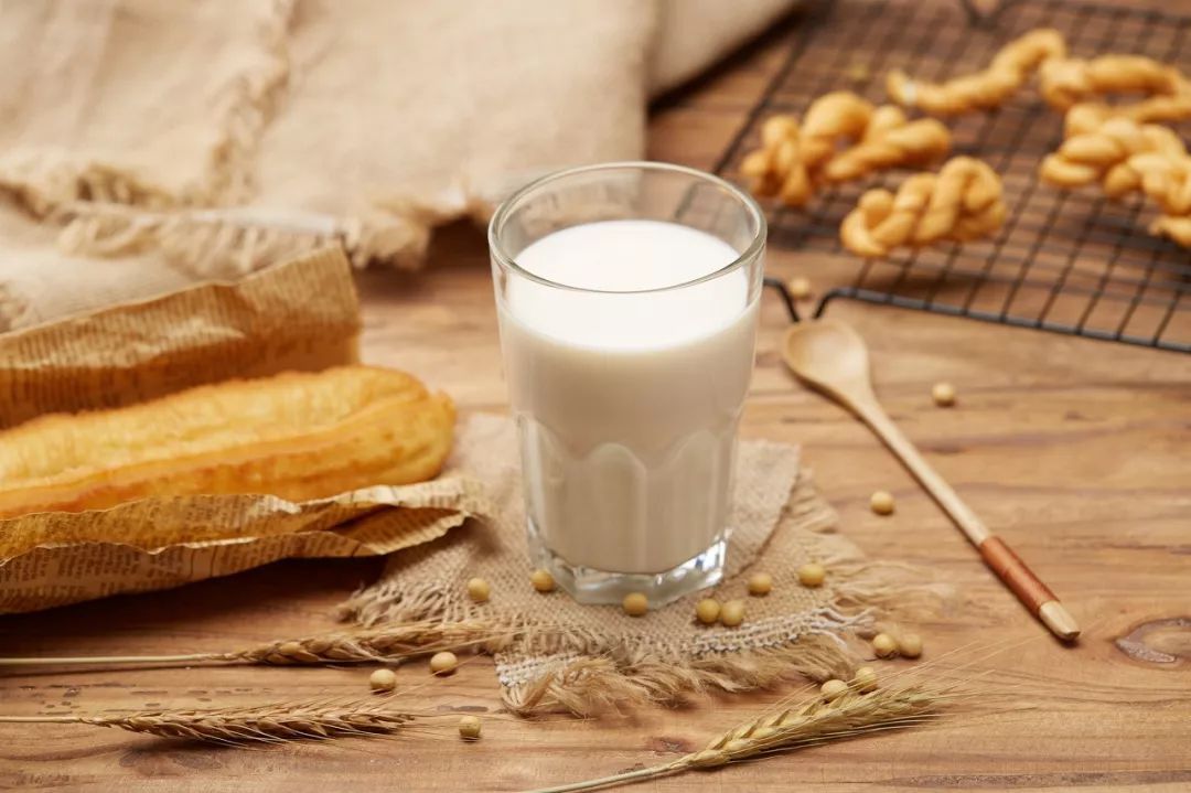 胃酸胃胀能吃牛奶饼干吗,胃溃疡胃酸能吃饼干吗