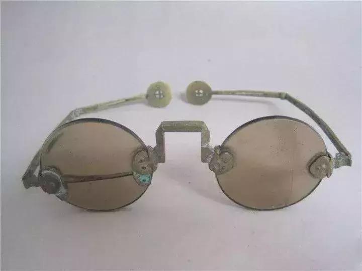 眼睛无神怎么改善,眼镜摘下来眼睛无神怎么解决