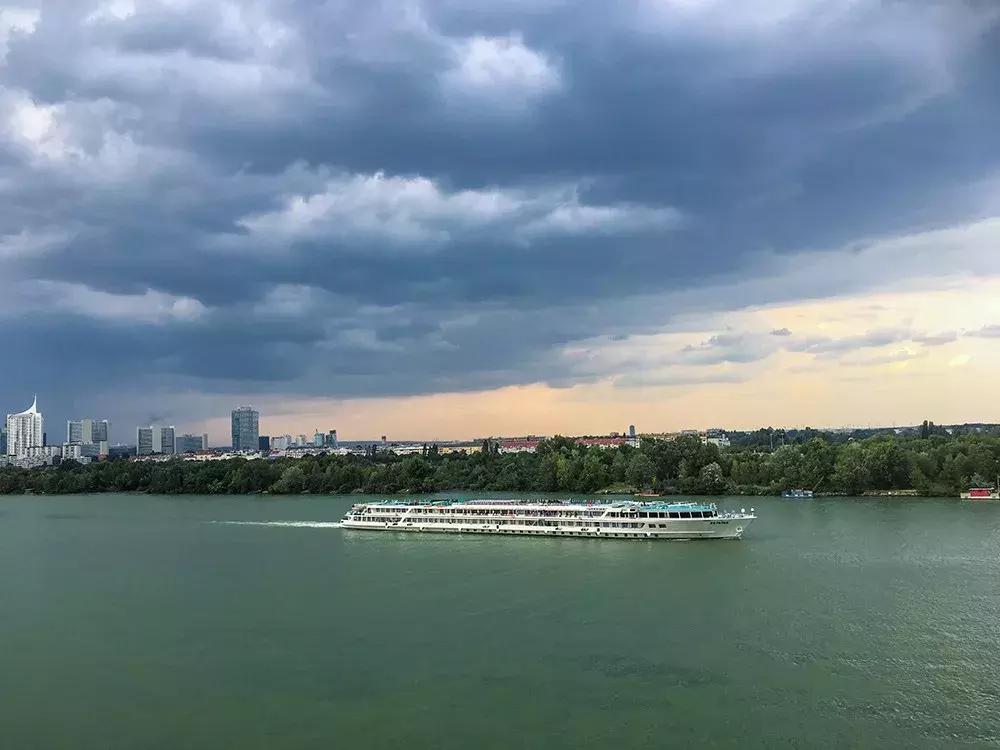 被贴上“蓝色的多瑙河”的标签，这座治愈系的城市，究竟如何？