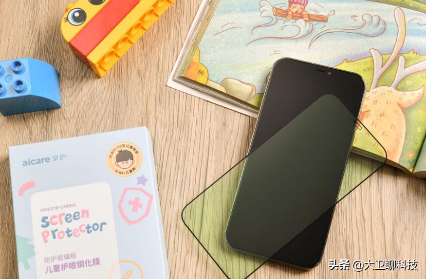 手机贴膜真的防蓝光,手机贴膜用不用把原装膜撕掉
