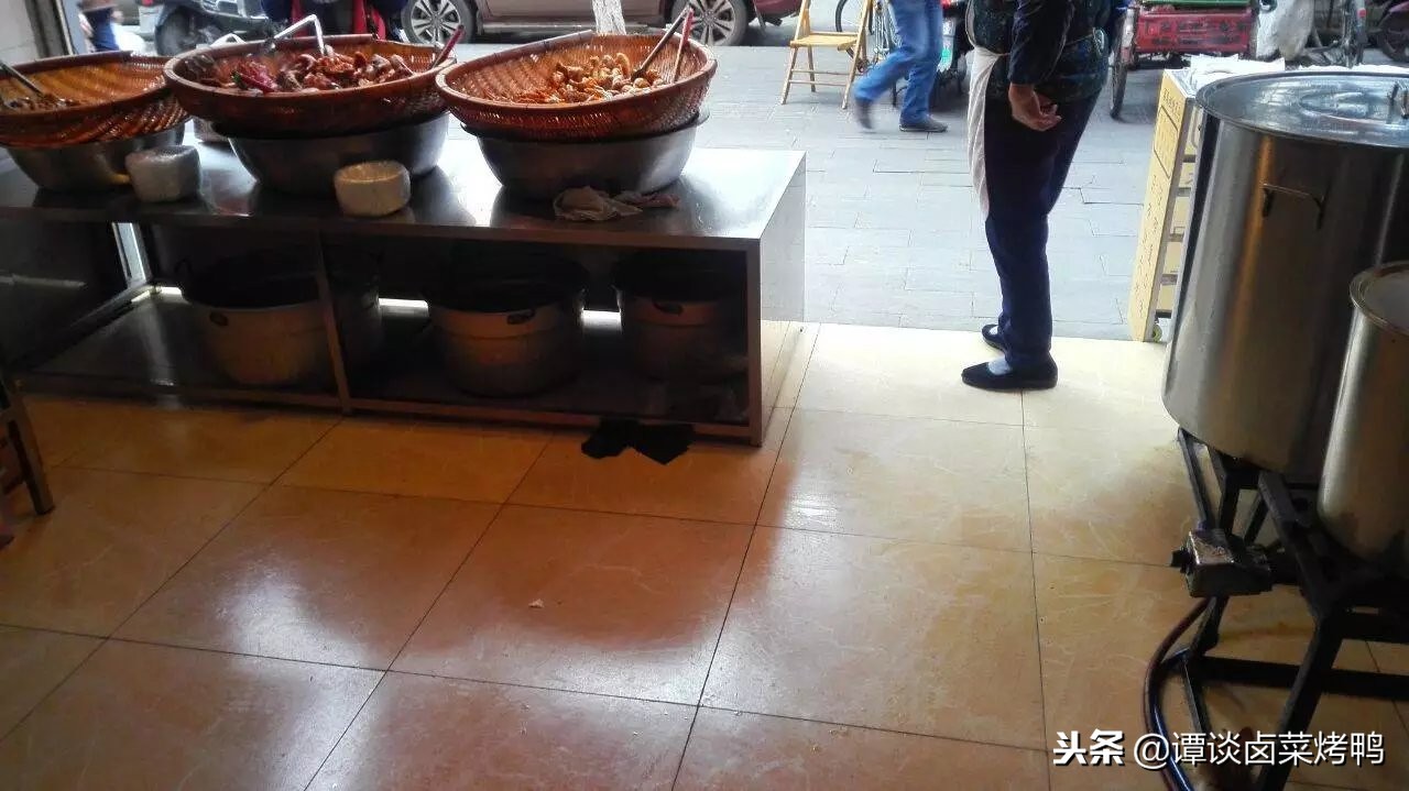 开卤菜店卖不完的卤菜怎么处理,新手开卤菜店自学做卤菜靠谱吗