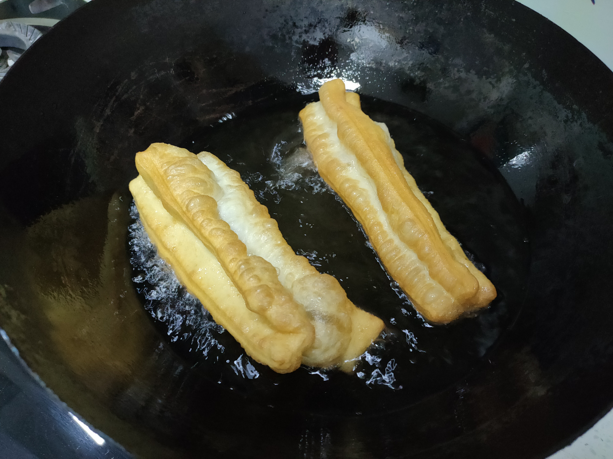 酵母油条膨松剂炸油条,炸油条的小窍门不用酵母粉