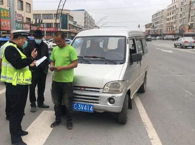 想临时停车却没有车位怎么办？老司机教你3个技巧，或能免贴罚单