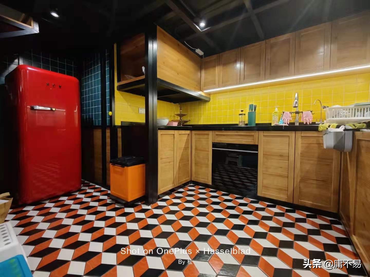 这样默默存在13年的琴行，能否让陷入焦虑的你高看一眼？