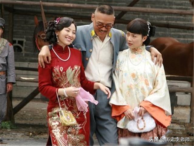 民国最好色的军阀:娶了12个老婆,生了43个子女,90岁还老来得子