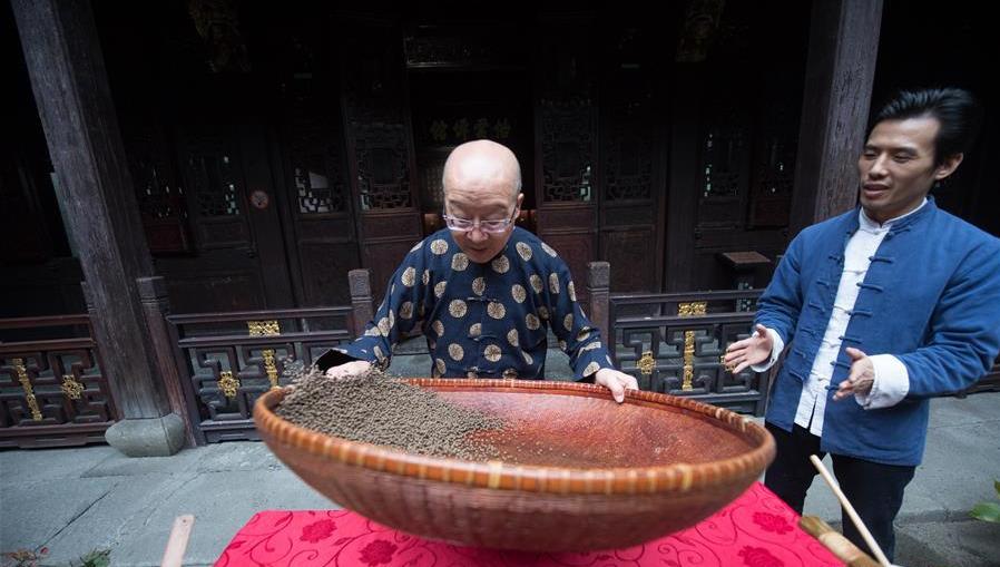 北京同仁堂,北有同仁堂南有胡庆余堂的意思