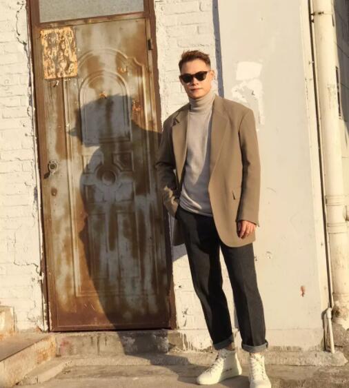 郭敬明为何叫小金人,郭敬明穿大衣完整视频