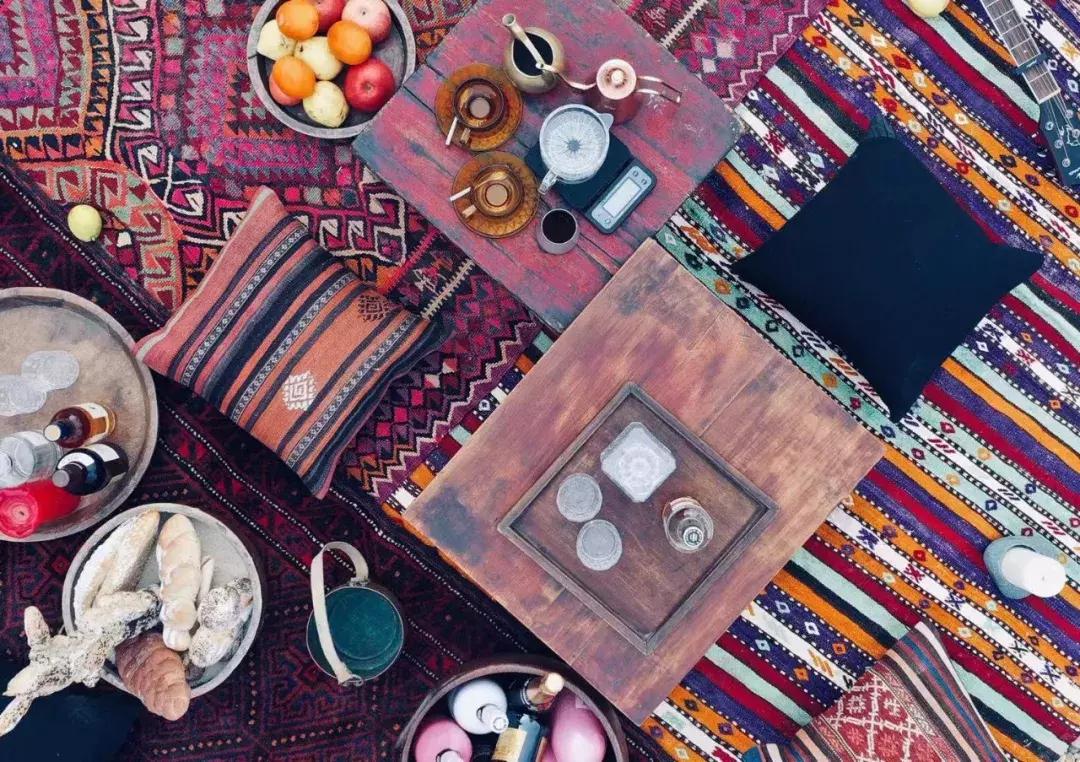 把泳池搬进沙漠,圈黄河做庭院,一个男人的西部世界,可以有多野