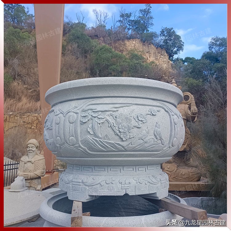 院子石头圆缸,庭院摆件青石花盆鱼缸