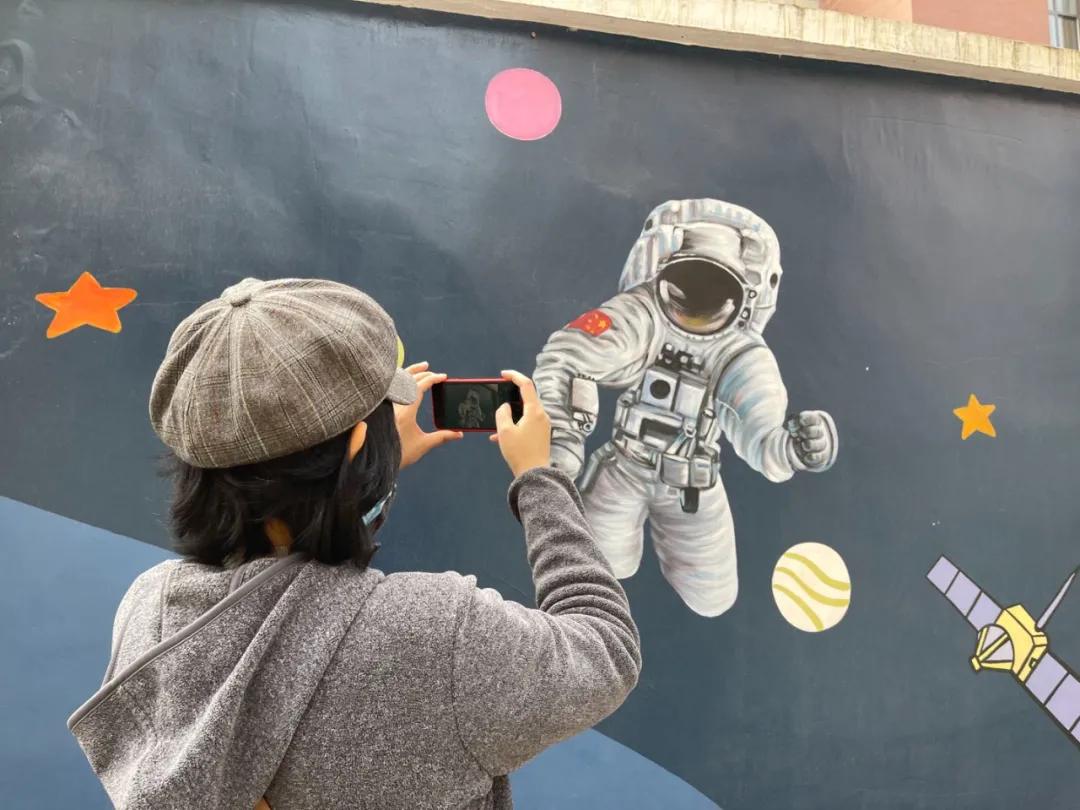 一墙一风景,一墙一景图