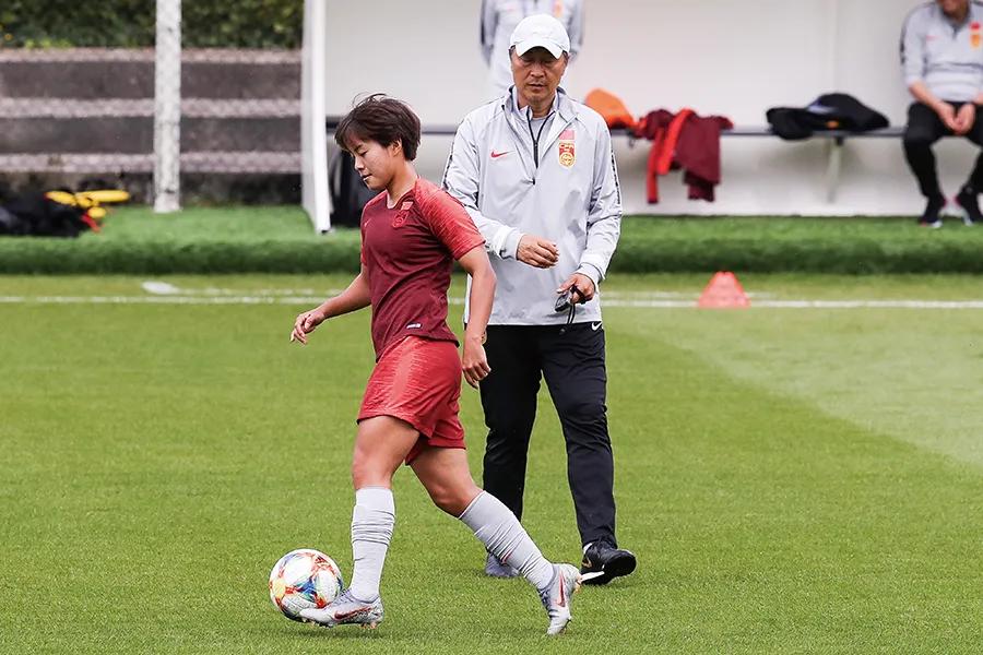 中国女足王霜采访记录,采访女足王霜视频完整版