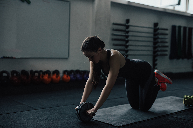 小技巧：如何辨别真假健身者？看马甲线就行了