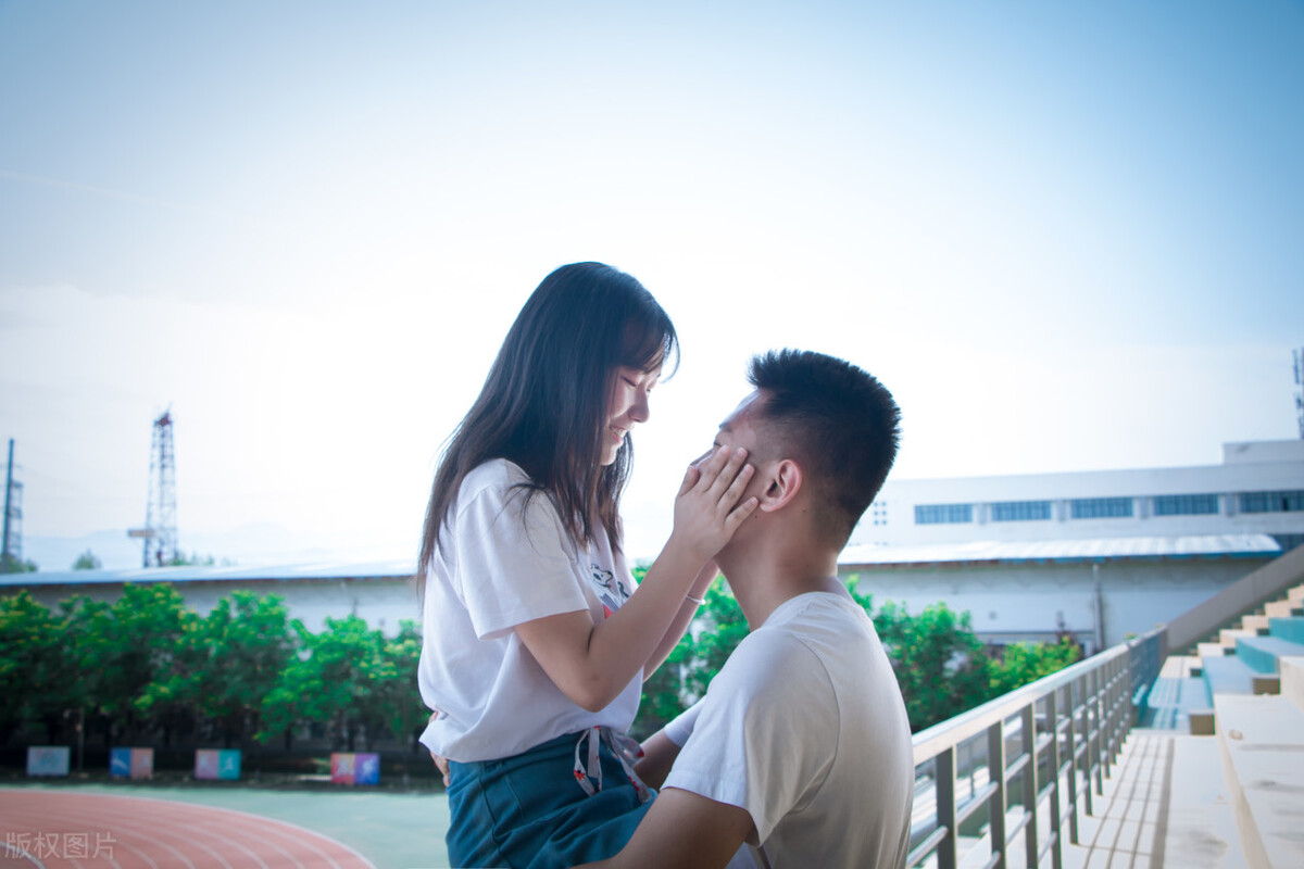 感情不用刻意经营,感情光靠一个人是维持不下去的