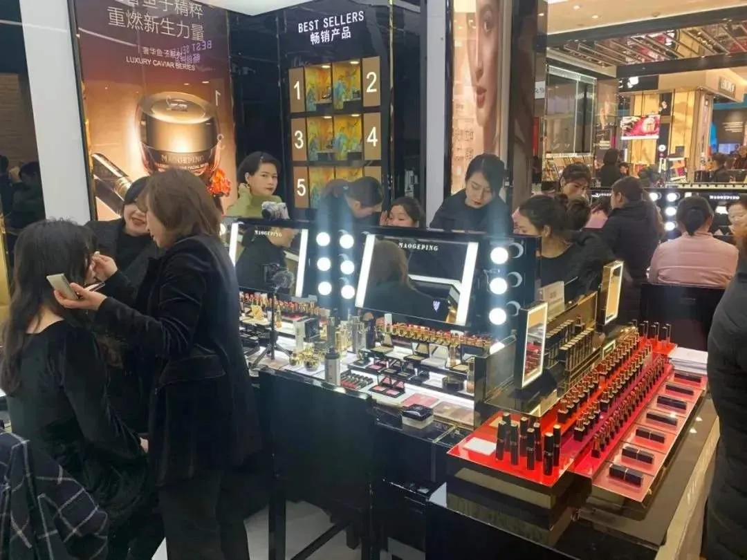 刘晓庆御用化妆师完整版,刘晓庆妆容的蜕变