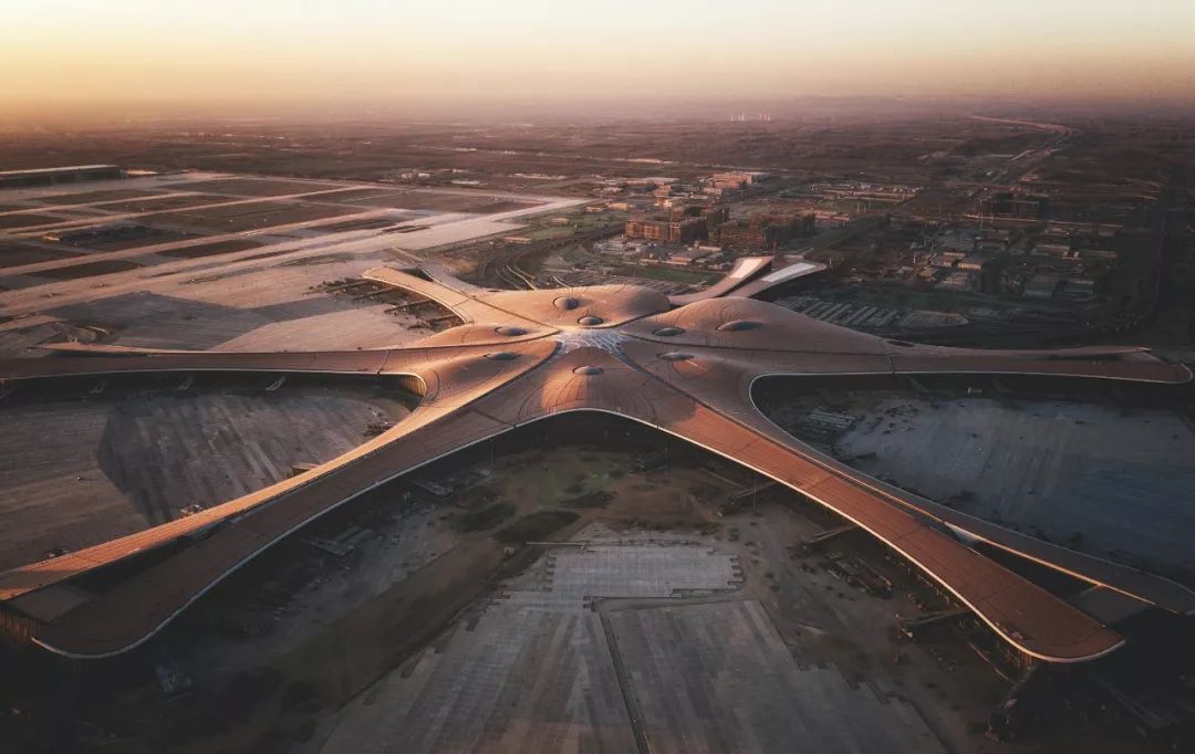 建筑女魔头扎哈哈迪德作品,建筑女魔头扎哈哈迪德解读建筑