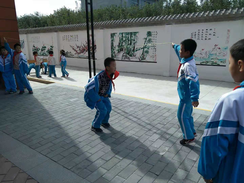 记梅家坪镇新安小学“一校一品”体育特色活动