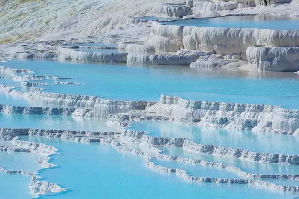 为你收罗全球9大最美温泉，又到泡汤好时节啦~