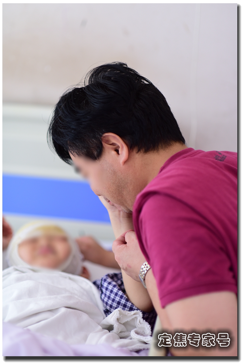 几百个“玉米粒”长满了7岁男孩的脑子，妈妈上演现实版药神