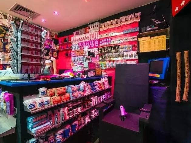 一个95后美女开了一家超市,85后美女开了一家超市