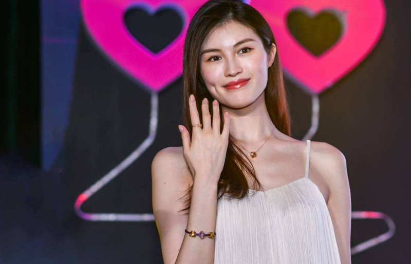 何穗高清美女照片,何穗图片大全气质美女