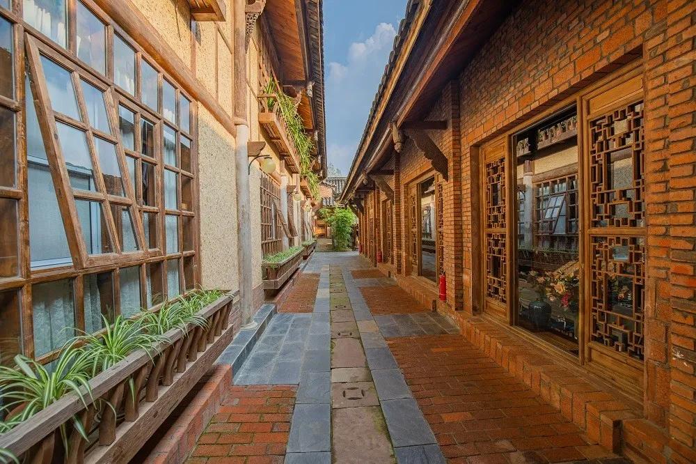 四川旅游管理比较好的民办大学,四川省一级示范普通高中