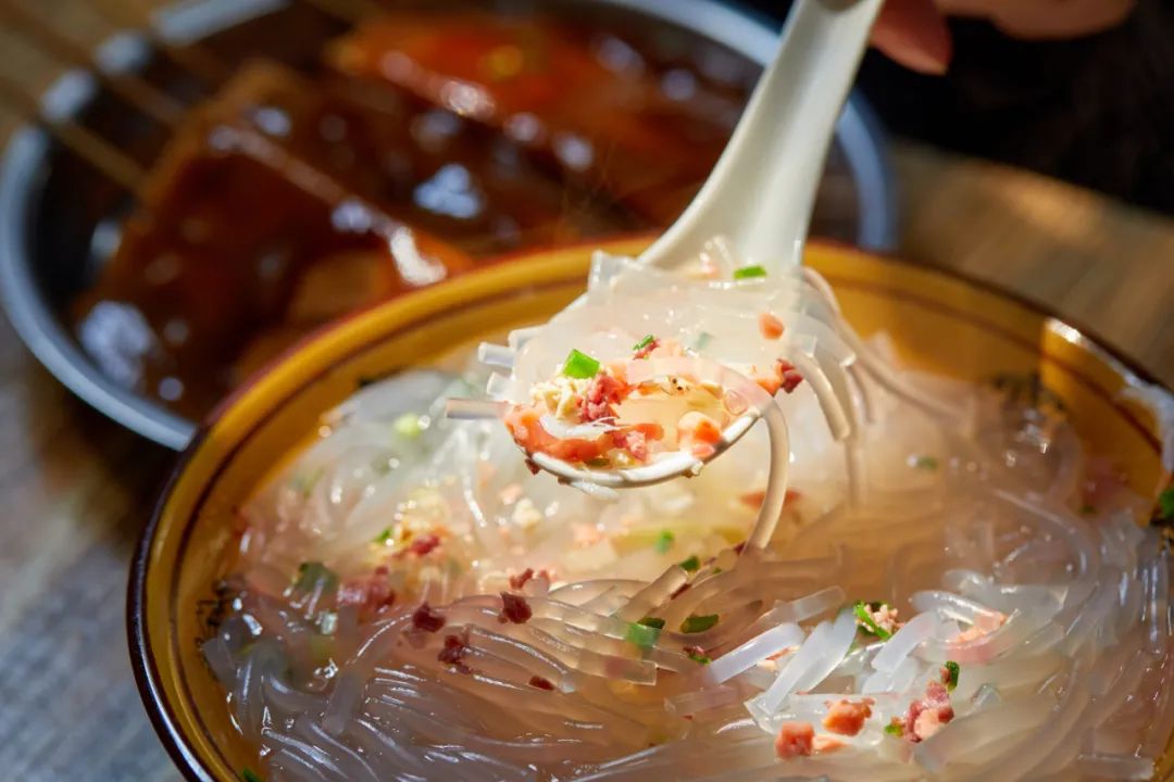 一到10月挤破头，这小镇也太好吃了吧