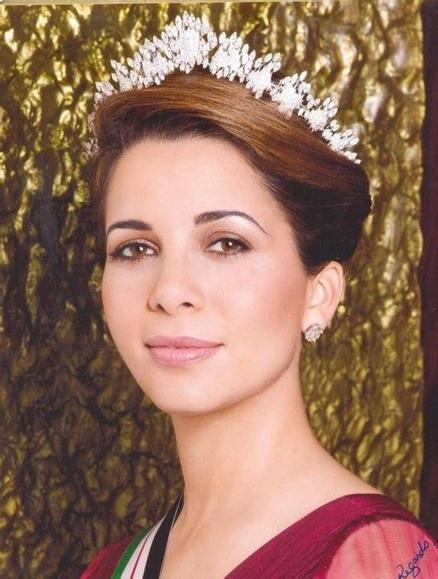 迪拜大王妃:深藏后宫42年,看着哈雅楼起楼塌,她有王储儿子护身