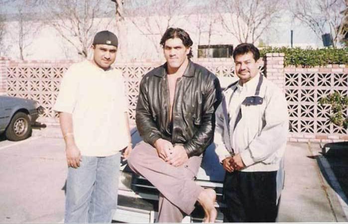 wwe巨人卡里最萌身高差,印度巨人卡里