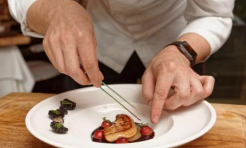 在国内怎么使用美元,如何用1美元变成100美元