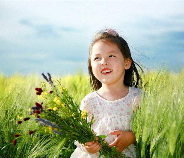 洗澡被爸爸撞见，内心崩溃，妈妈却说我矫情，该怎么办？写给父母