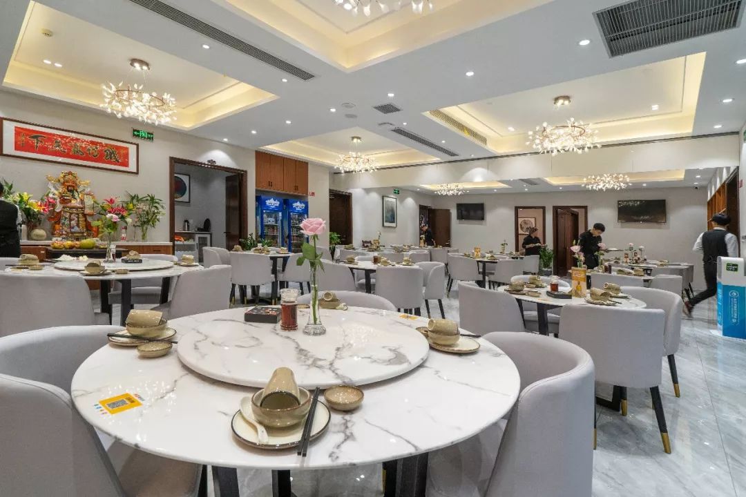 杭州涌金广场多次转型，联手近江海鲜城满血复活，杭州吃货必打卡