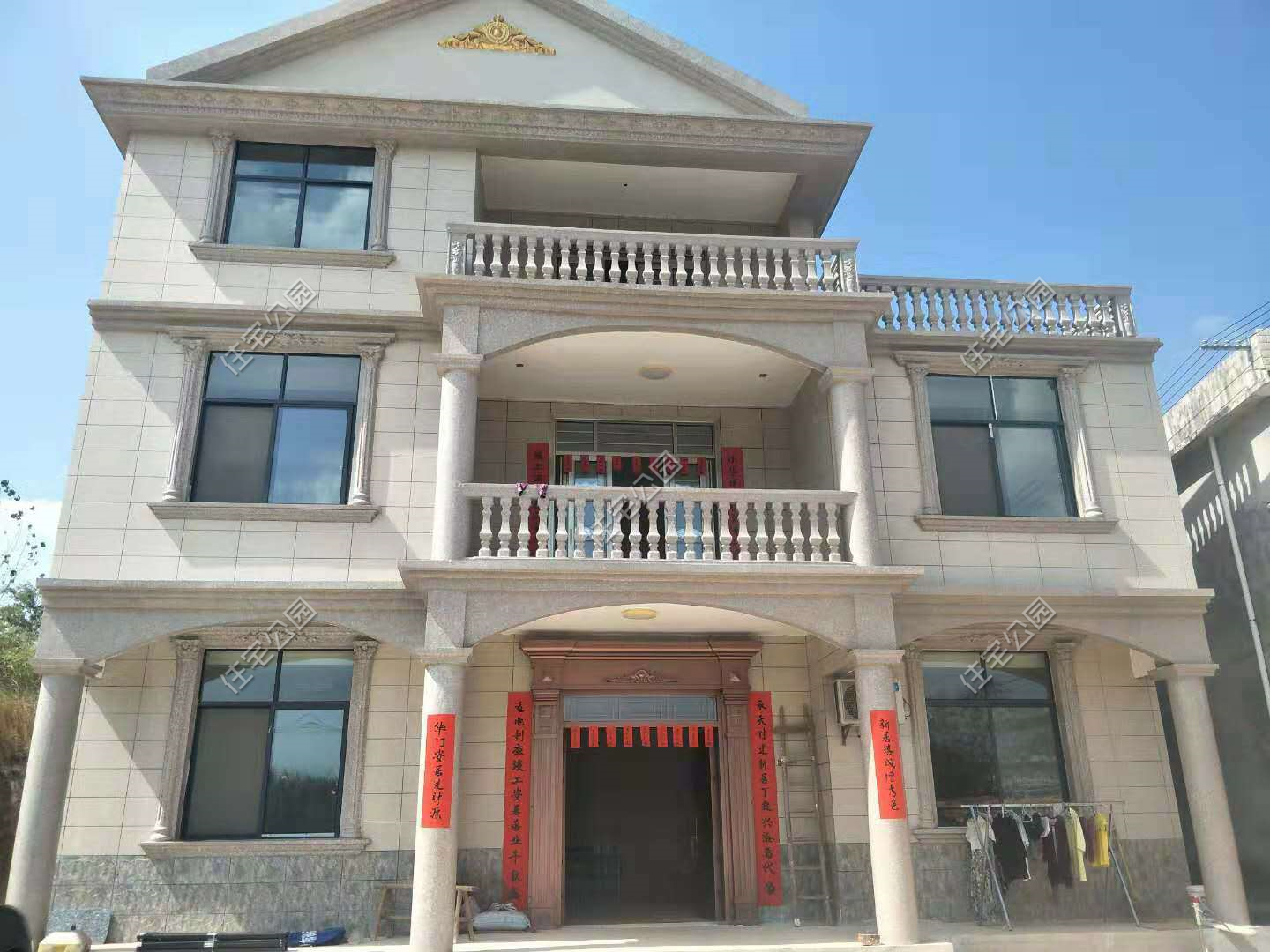 结婚6年积攒61万，田女士拿来给农村公婆盖新房，十里八乡都夸赞