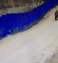 给你10块，帮我开下来我给你100块，告诉我怎么开上去的