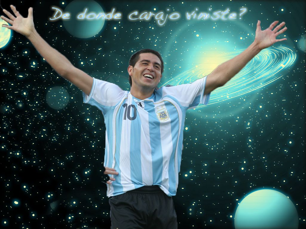 他穿10号球衣，他是古典足球大师，他是天才，坚持个性却注定孤独