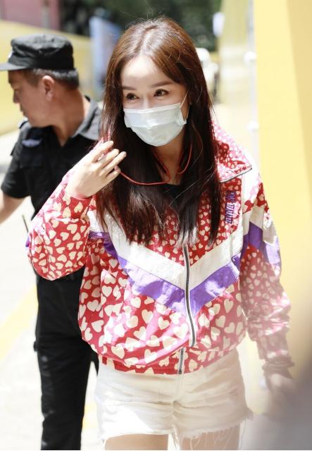 娄艺潇牛仔短裤,娄艺潇牛仔短裤图片