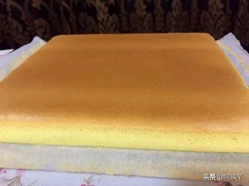 海绵蛋糕怎样才算打好,判断海绵蛋糕成熟的方法