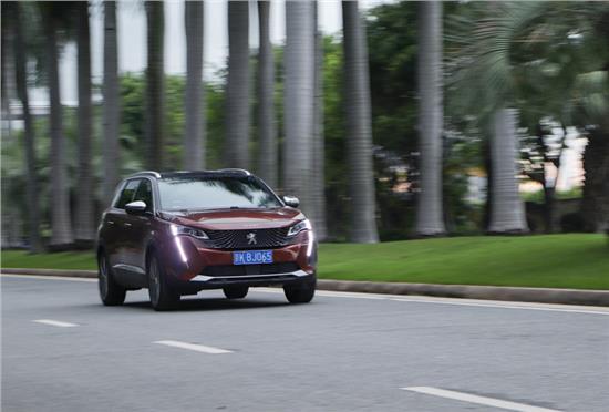 省油空间大操控好底盘稳,动力强劲底盘扎实